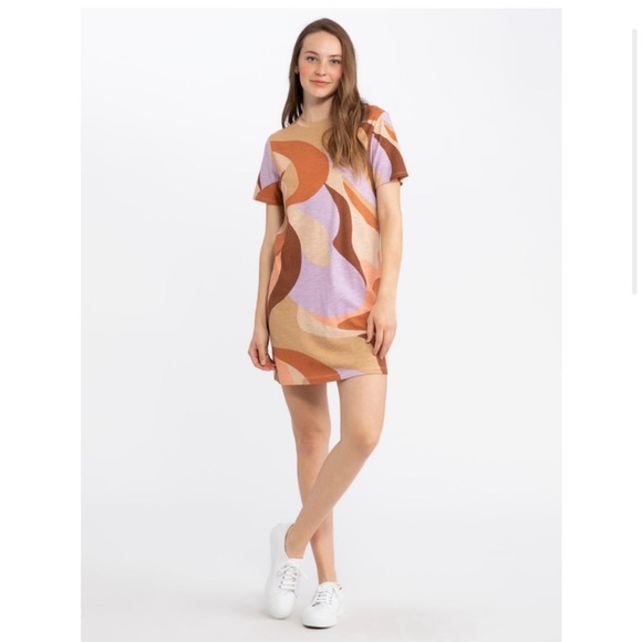 NWT Sanctuary Reveal T-Shirt Dress Cityscape Back Cut Out Cap Slv SZ M Organic - Picture 2 of 6